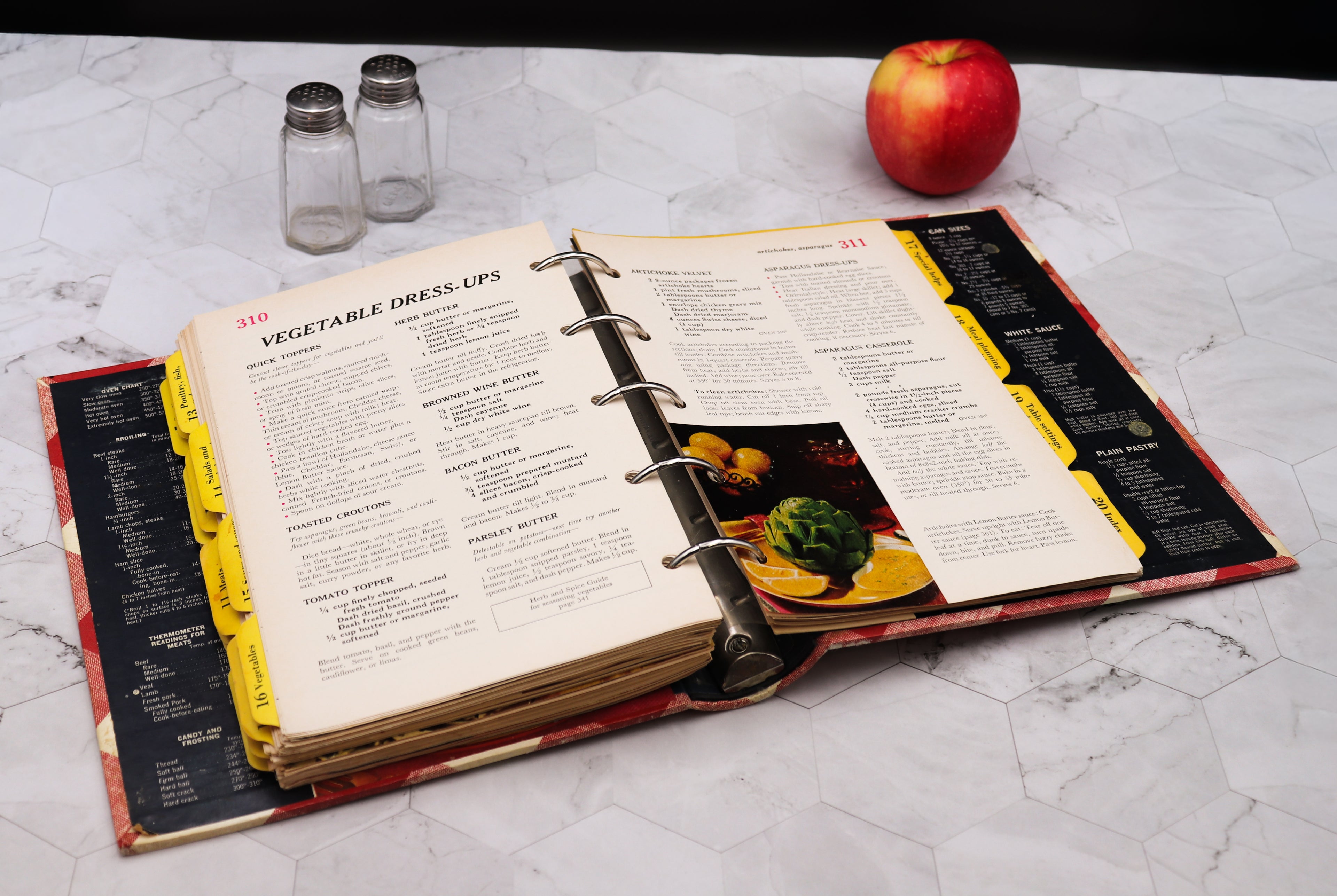 Vintage Betty Crocker’s New & Revised Cookbook (1969–1978) – Hardcover Binder Cookbook