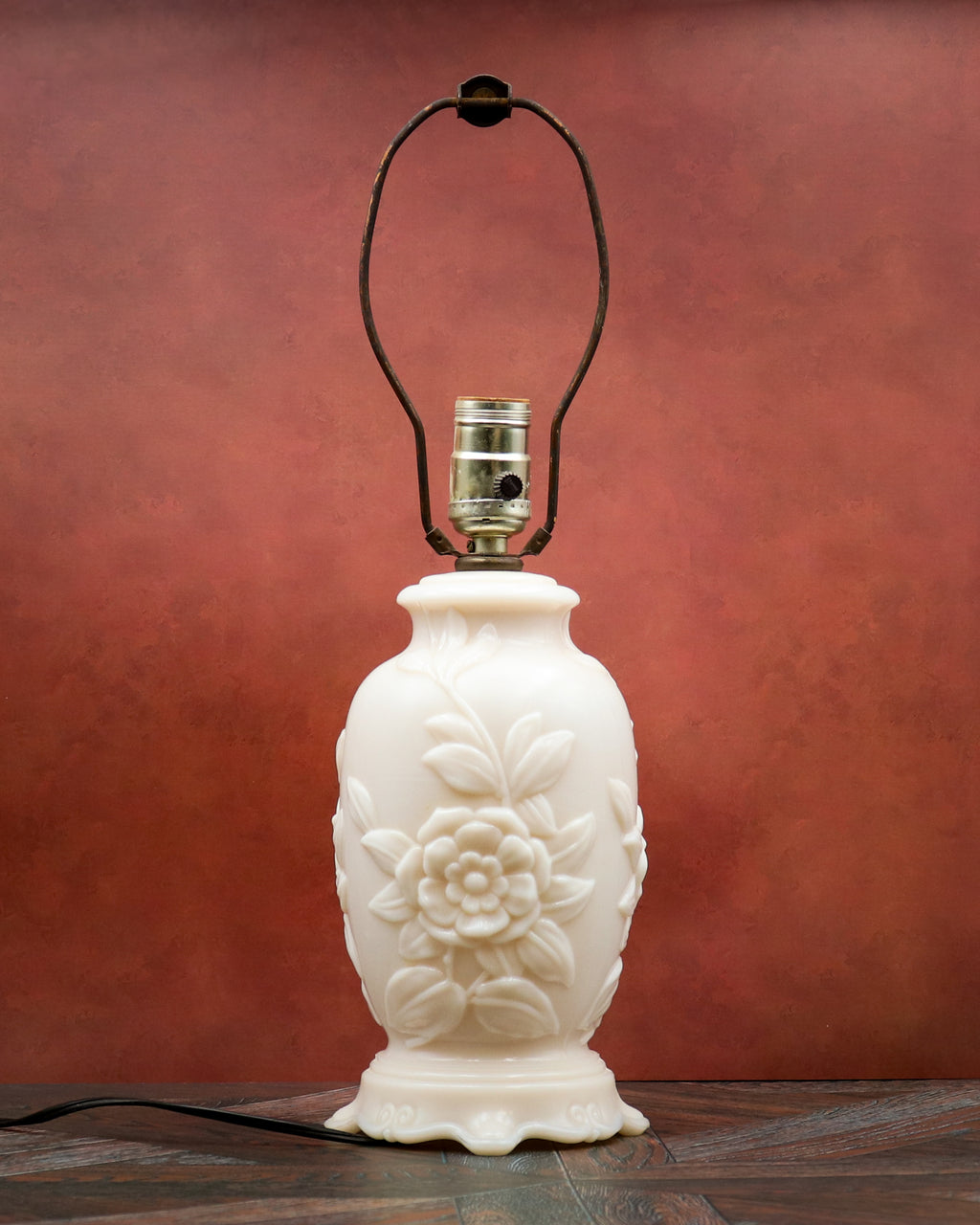 Vintage 1940s Aladdin Alacite Glass Electric Table Lamp – White Milk Glass Floral Boudoir Lamp