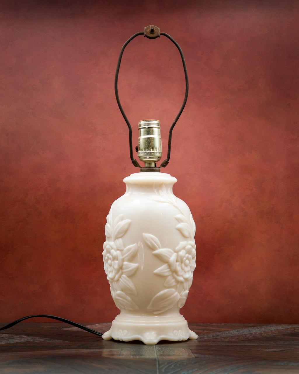 Vintage 1940s Aladdin Alacite Glass Electric Table Lamp – White Milk Glass Floral Boudoir Lamp