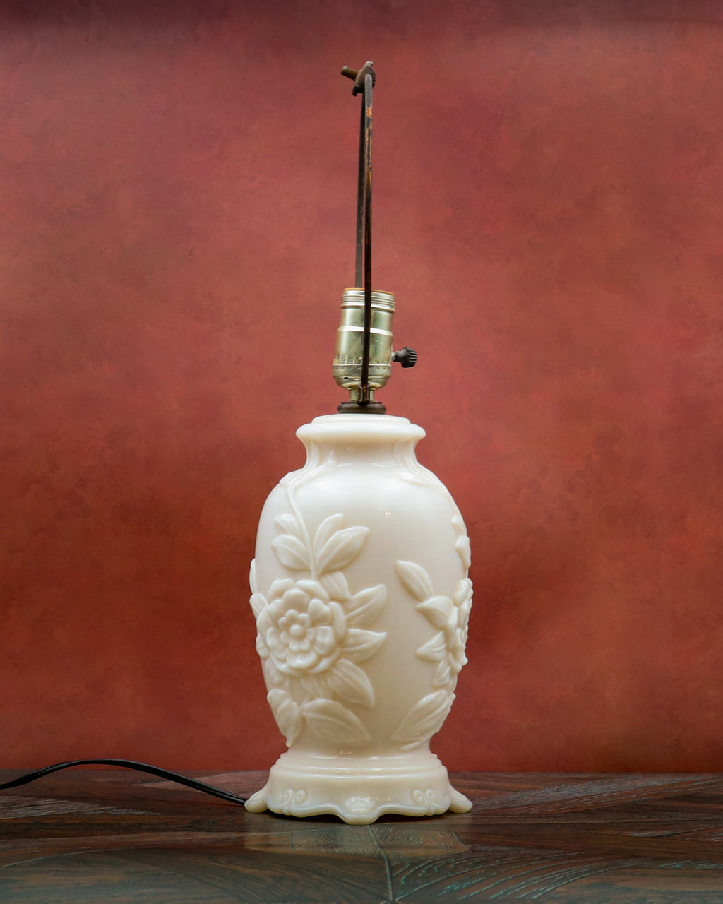 Vintage 1940s Aladdin Alacite Glass Electric Table Lamp – White Milk Glass Floral Boudoir Lamp