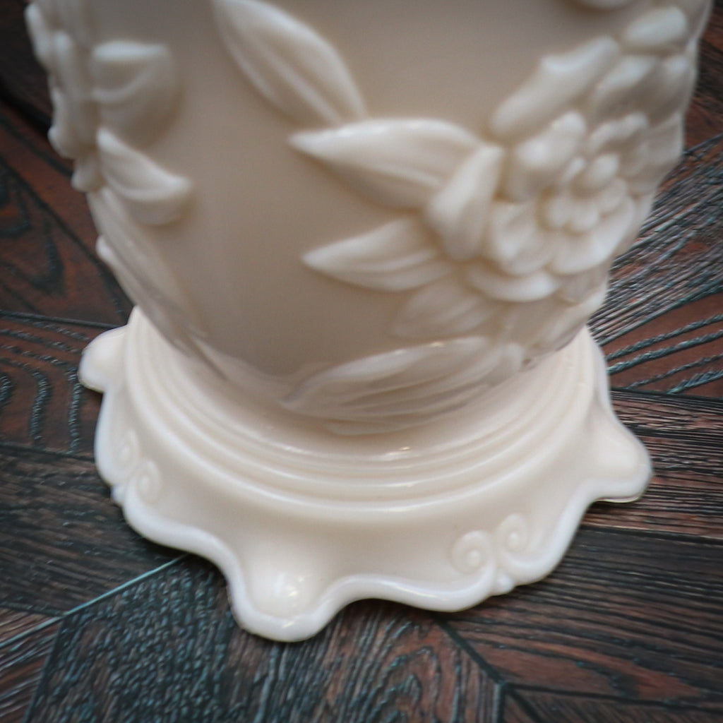 Vintage 1940s Aladdin Alacite Glass Electric Table Lamp – White Milk Glass Floral Boudoir Lamp