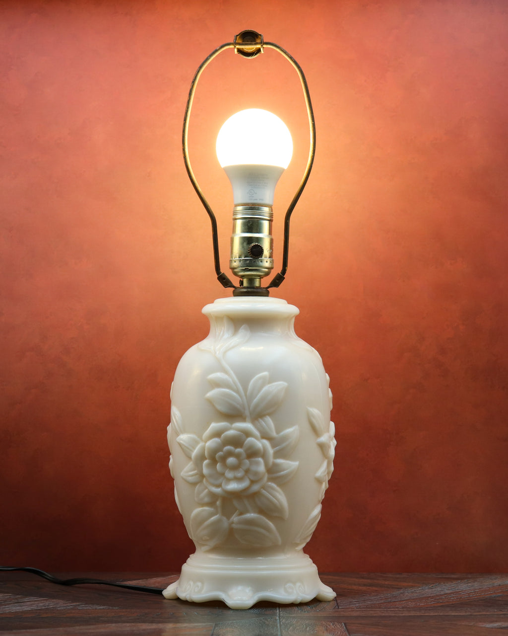Vintage 1940s Aladdin Alacite Glass Electric Table Lamp – White Milk Glass Floral Boudoir Lamp