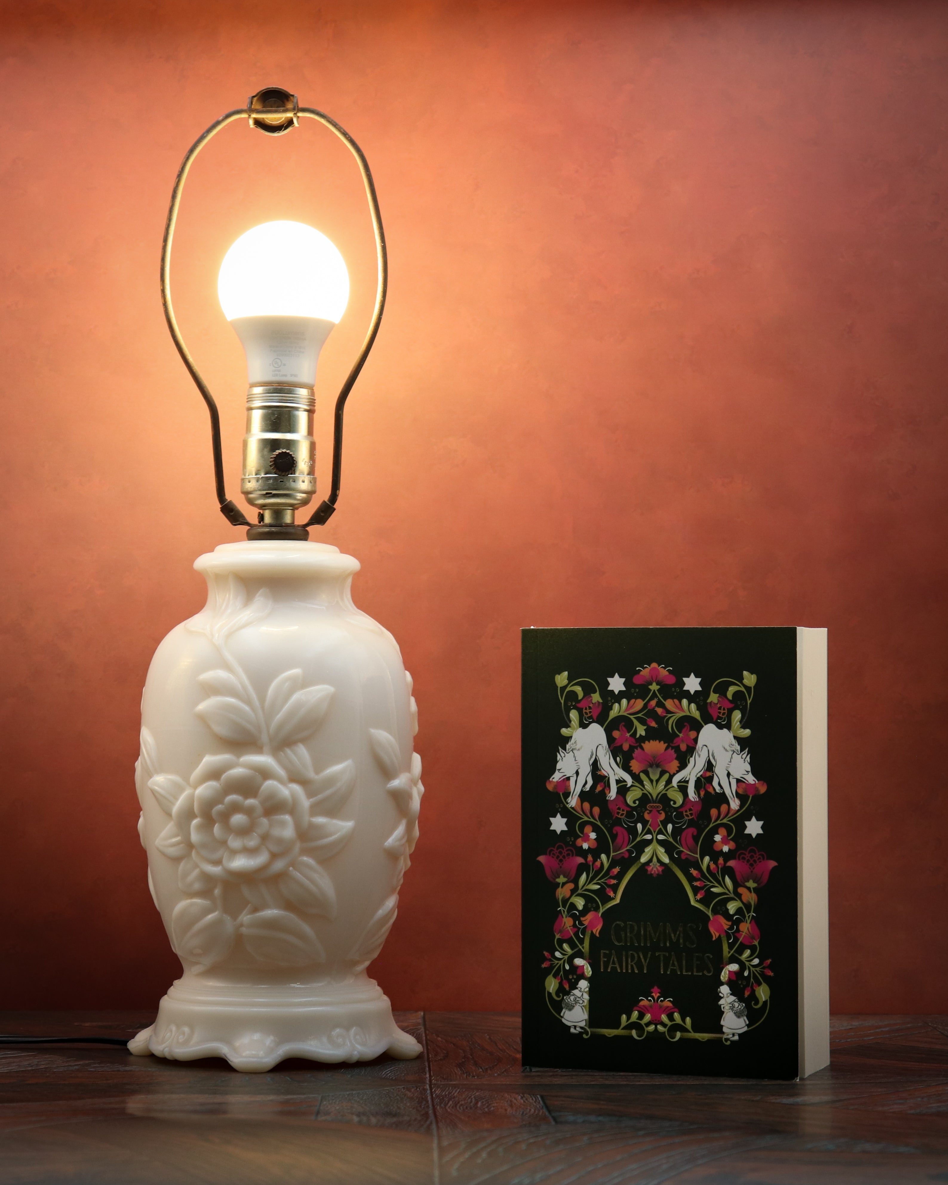 Vintage 1940s Aladdin Alacite Glass Electric Table Lamp – White Milk Glass Floral Boudoir Lamp